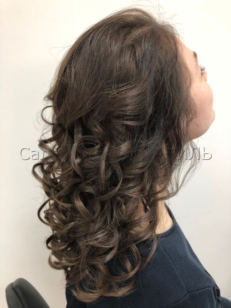 Фото работы мастера стрижка или маникюр