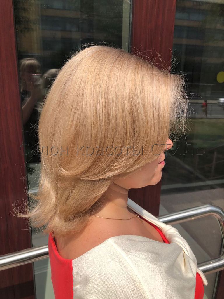 Фото работы мастера стрижка или маникюр