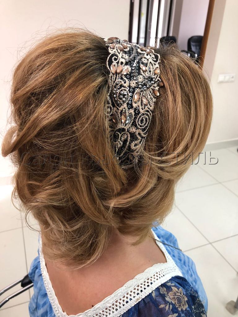 Фото работы мастера стрижка или маникюр